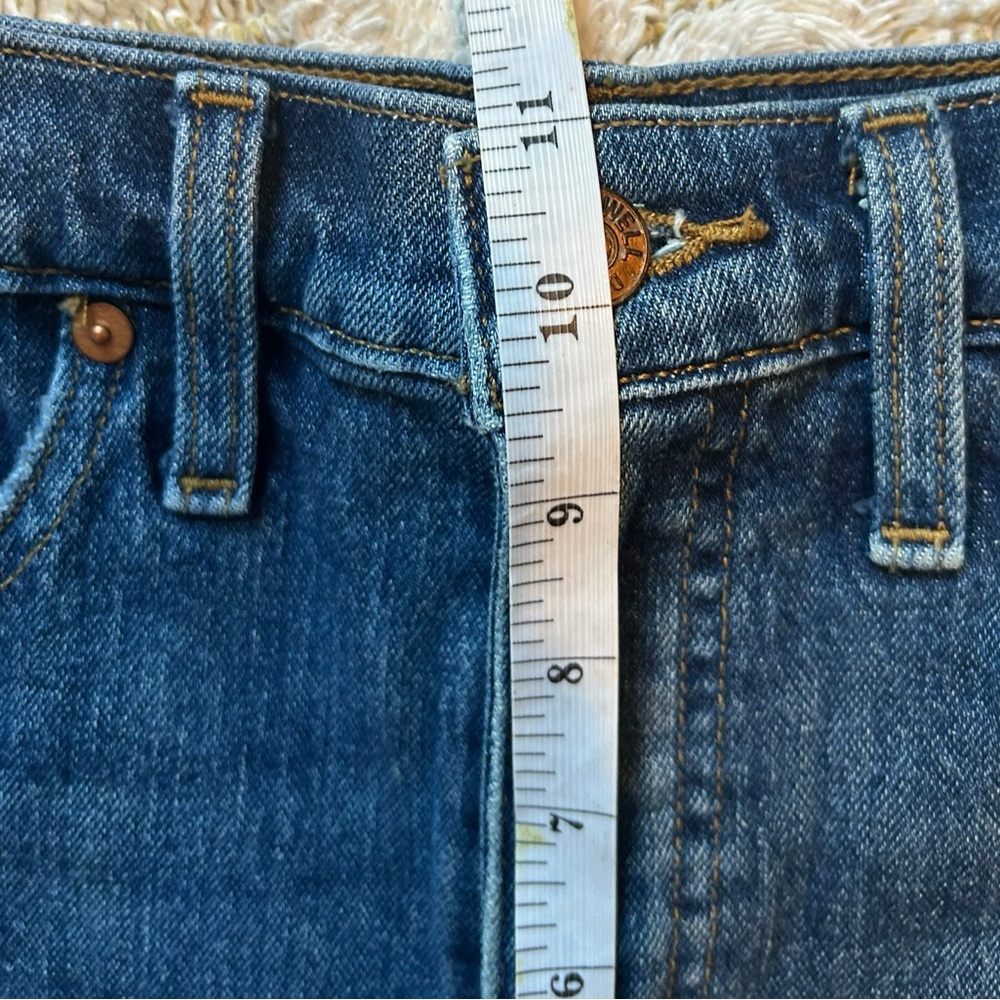 Madewell High-Rise Denim Shorts in Onaway
Wash Size 27 - Picture 7 of 11
